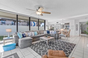 Condo, Multiple Beds (Ebb Tide 101) | Living area