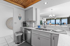 Condo, Multiple Beds (Ebb Tide 101) | Private kitchen