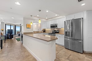 Condo, Multiple Beds (Ebb Tide 502) | Private kitchen