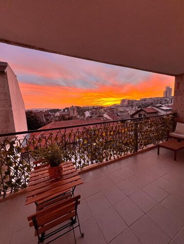 Charming 3-bedroom building with AC, WiFi in serene Jerusalem