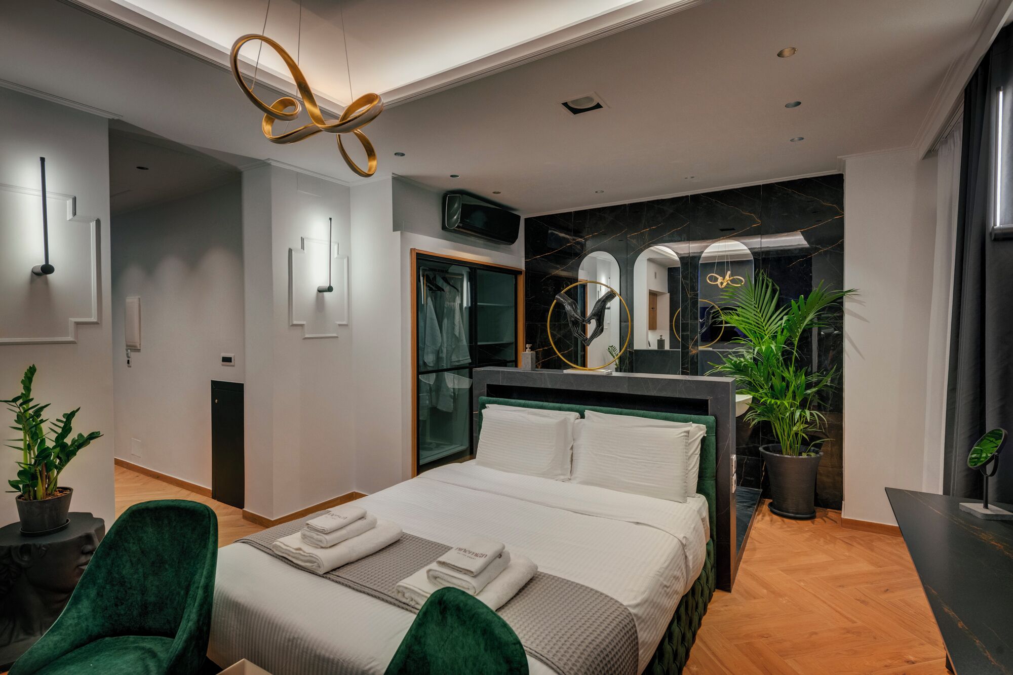 1 bedroom, Egyptian cotton sheets, premium bedding, in-room safe