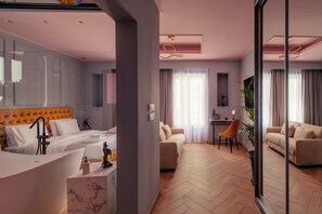 Living area - NINEMIAN SUITES SYROS (Syros)