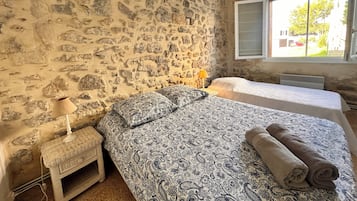 2 bedrooms, travel crib, WiFi