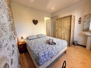 2 bedrooms, travel cot, WiFi, bed sheets - Gîte du Mas – Séjour en Camargue proche Aigues-Mortes (Aigues-Mortes)