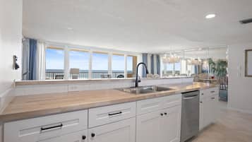 Appart'hÎtel, 1 trÚs grand lit et 1 canapé-lit (Minorca The Inlet 1007) | Cuisine privée