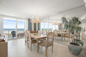 Condo, 1 cama King e sofá-cama (Inlet at Minorca 1007) | Opções para refeição