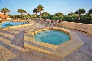 Apartment, 1 King-Bett und Schlafsofa (Inlet at Minorca 1007) | Pool | Beheizter Pool