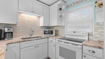 House, Multiple Beds (Mermaid's Playground) | Private kitchen | Oven, toaster