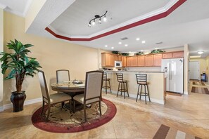 Kondominium, Beberapa Tempat Tidur (Malibu 803) | Tempat makan