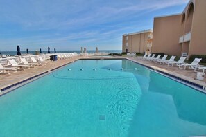 Appart'hôtel, plusieurs lits (Ocean Club North C208) | Piscine