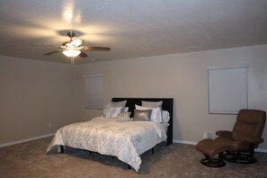 4 bedrooms, iron/ironing board, WiFi, bed sheets