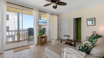 Condo, 1 cama Queen (Ocean Club at Turtle Mound 101) | Área de estar