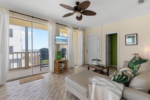 Living area - Ocean Club at Turtle Mound 101 (New Smyrna Beach)