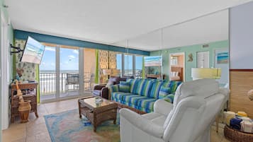 Condo, 1 cama Queen size y sofá cama (Oceania Plaza 202) | Área de sala de estar