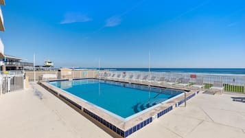 Condo, 1 cama Queen size y sofá cama (Oceania Plaza 202) | Alberca | Alberca climatizada