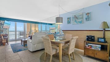 Condo, 1 cama Queen size y sofá cama (Oceania Plaza 202) | Interior