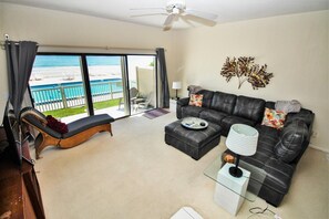 Rumah, 1 Tempat Tidur Queen dengan tempat tidur Sofa (Oceanside Village D2) | Area keluarga