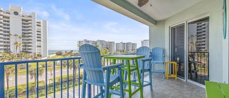 Bloc d'apartaments, diversos llits (Oceanwalk 13-404) | Servei de restauració a l'aire lliure