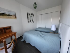 2 chambres, bureau, accès au Wi-Fi (inclus), literie fournie