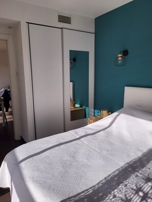 2 habitaciones, escritorio, wifi gratis y ropa de cama