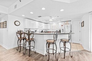 Private kitchen - Oceanwalk 14-307 (New Smyrna Beach)