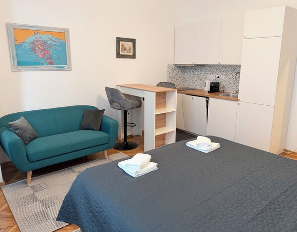 Iron/ironing board, WiFi, bed sheets