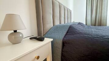 Iron/ironing board, WiFi, bed sheets