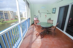 Appart'hôtel, plusieurs lits (Oceanwalk 15-502) | Restauration extérieure