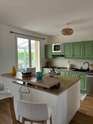 Fridge, microwave, oven, dishwasher