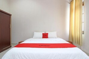 Deluxe Double Room - Capital O G-hans Residence (Depok)