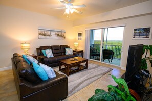 コンドミニアム ベッド (複数台) (Oceanwalk 17-503) | リビング エリア