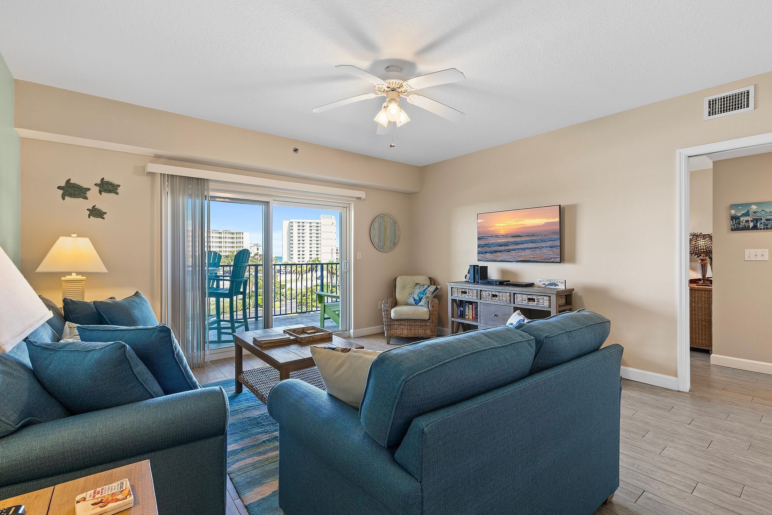 Apartment, Mehrere Betten (Oceanwalk 3-403) | Wohnbereich