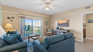 Apartment, Mehrere Betten (Oceanwalk 3-403) | Wohnbereich