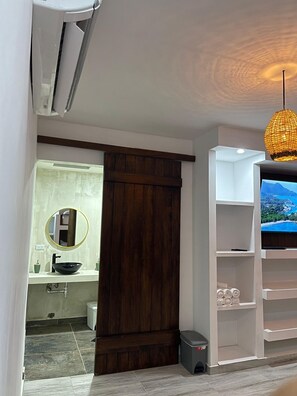 Family Room, Patio | Minibar, free WiFi, bed sheets