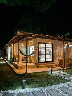 Familierom, terrasse | Minibar, wi-fi (inkludert) og sengetøy