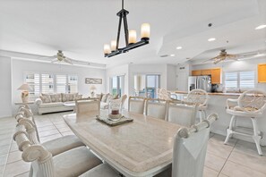 คอนโด, หลายเตียง (Oceanwalk 3-501) | ร้านอาหาร
