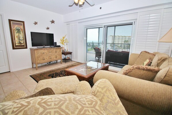 Condo, Plusieurs lits (Oceanwalk 3-604) | Aire de séjour