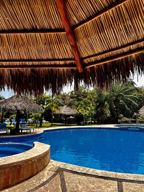 Outdoor pool - Hotel Hacienda de Melaque (San Patricio Melaque)