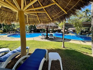 Outdoor pool - Hotel Hacienda de Melaque (San Patricio Melaque)