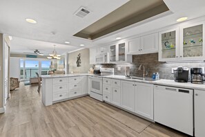 Private kitchen - Ponce de Leon Towers 303 (New Smyrna Beach)
