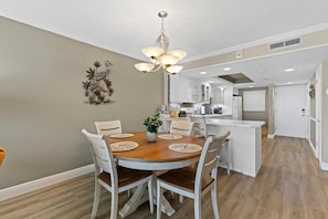 Apartment, Mehrere Betten (Ponce de Leon Towers 303) | Speisen