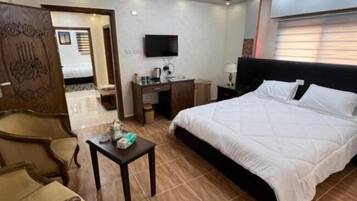 Doppia Standard, vista città | Insonorizzazione, ferro/asse da stiro, Wi-Fi gratuito, lenzuola