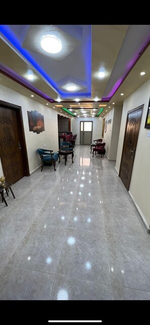 TV a schermo piatto 30 pollici con canali digitali