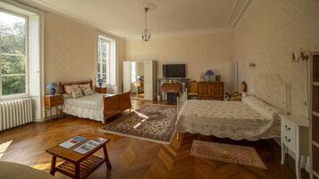 1 bedroom, iron/ironing board, travel crib, WiFi (free)