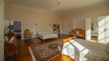 1 bedroom, iron/ironing board, travel cot, free WiFi