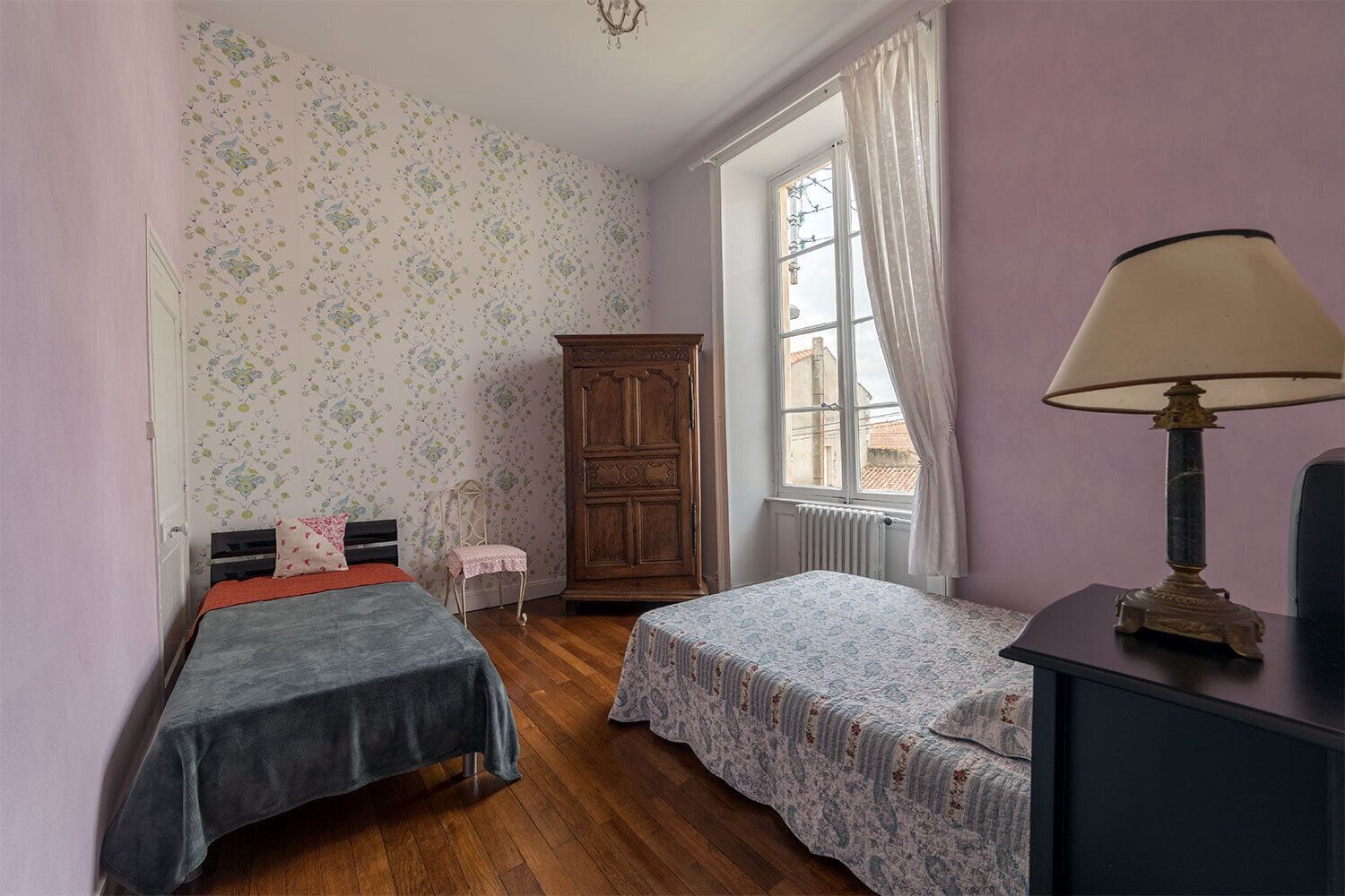 1 chambre, fer et planche à repasser, lit parapluie, Wi-Fi gratuit