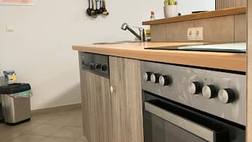 Kühlschrank, Ofen, Herdplatte, Geschirrspüler