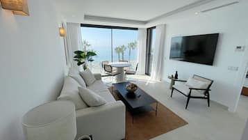Apartamento superluxo, vista para o mar | Área de estar