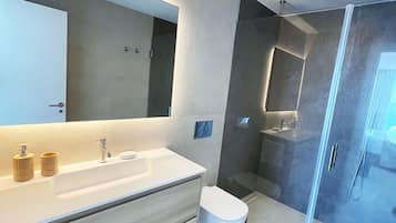 Luxury Apartment, Sea View | Bathroom | Free toiletries, hair dryer, soap, shampoo