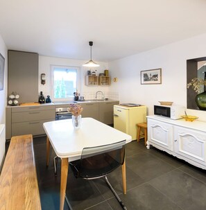 Fridge, microwave, oven, stovetop - Magnificent Duplex 10min from Strasbourg (Eckbolsheim)